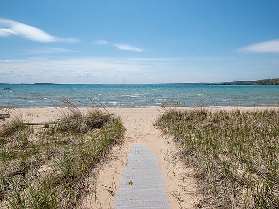 3rd image of 3784 S Lee Point Rd