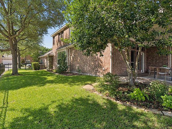 3rd image of 704 Scenic Ranch Cir