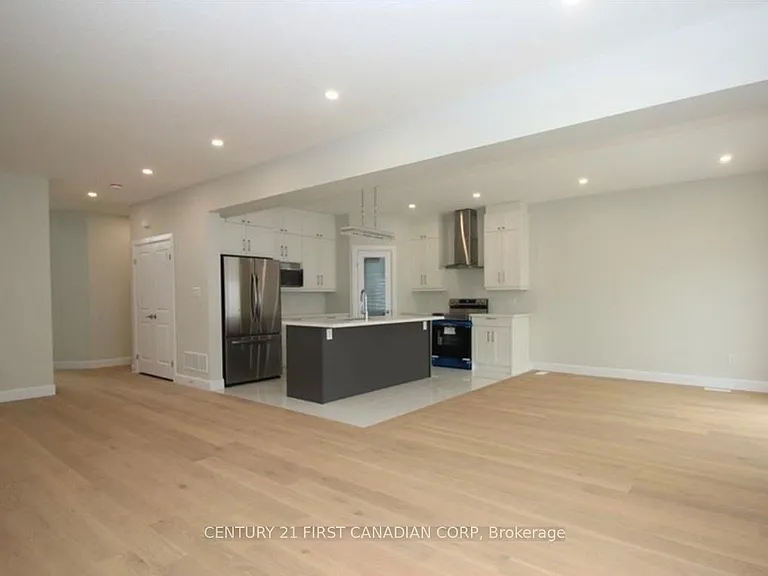 2269 Southport Cres #UPPER — Photo 6