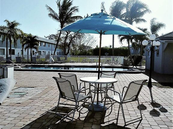 3rd image of 8372 Beacon Blvd #2B-1Ba-800Sqft