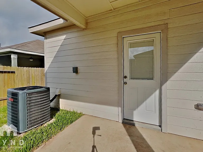 15468 Maple Terrace Dr — Photo 16