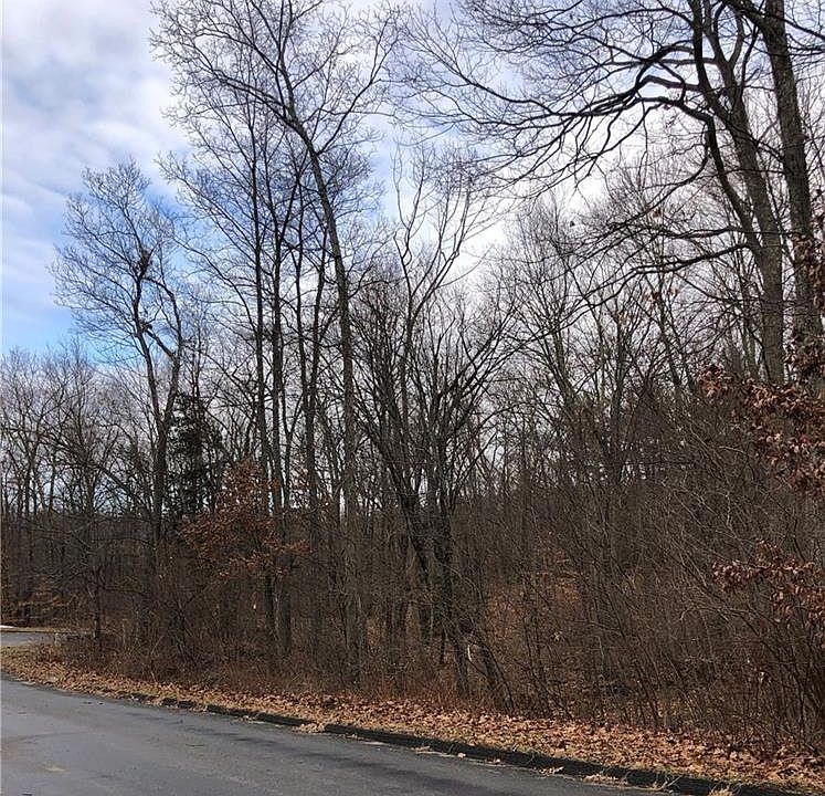 2nd image of 30 Deer Woods Dr