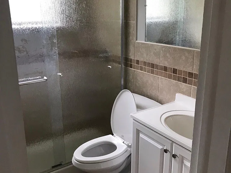 2521 Chancery Dr — Photo 4