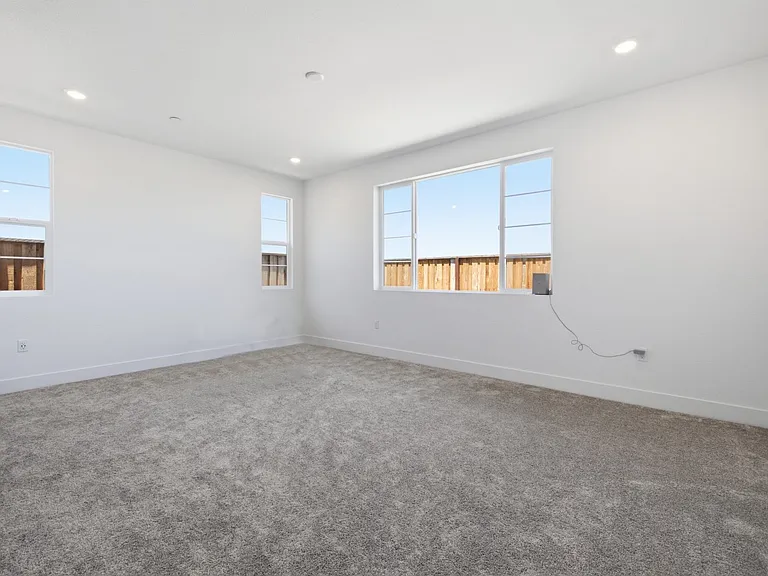 2681 Dashwood St — Photo 26