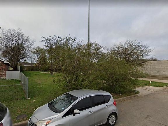 3rd image of 318 W Ohio Ave
