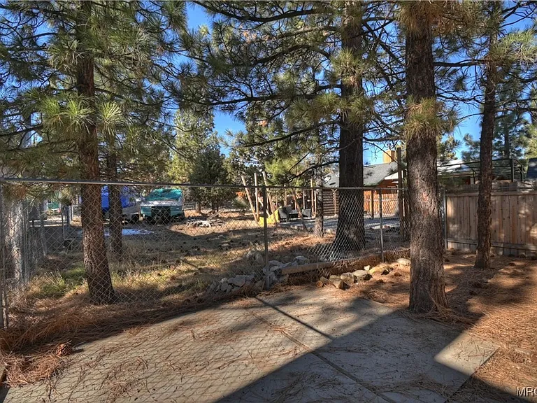 949 Pine Ln — Photo 30