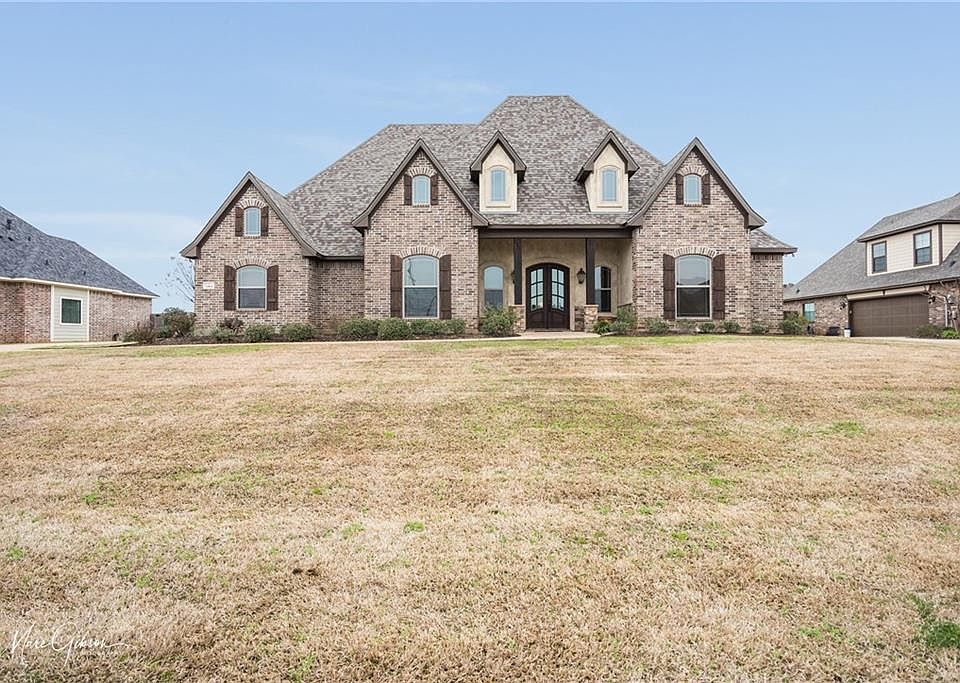 1st image of 284 Lori Dr