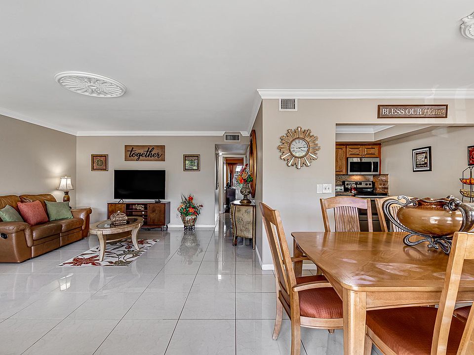 1st image of 209 Wellington M #2090