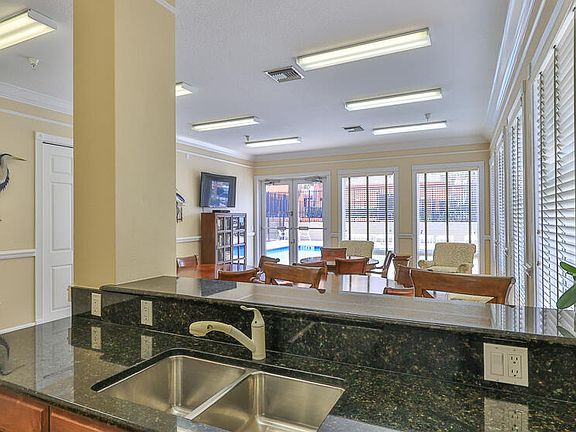 4th image of 2855 Atlantic Ave #301