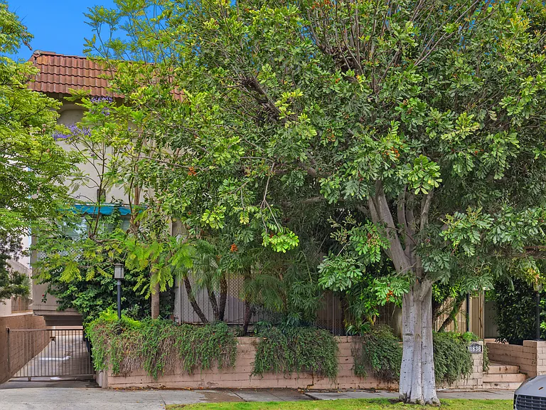 11836 Mayfield Ave #9 — Photo 26