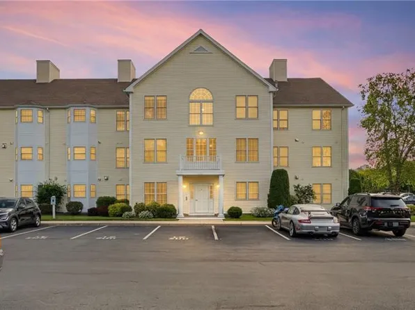 15 Saw Mill Dr #307, North Kingstown, RI 02852