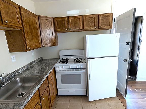 3rd image of 2543 W Sunnyside Ave #1