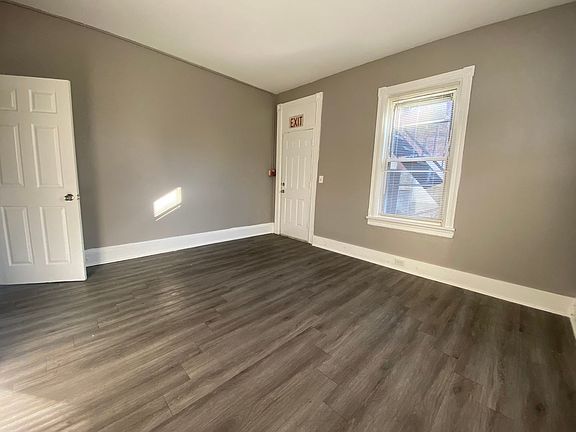 5th image of 922 Northampton St #1