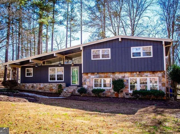 107 Lisa Ln, Carrollton, GA 30117