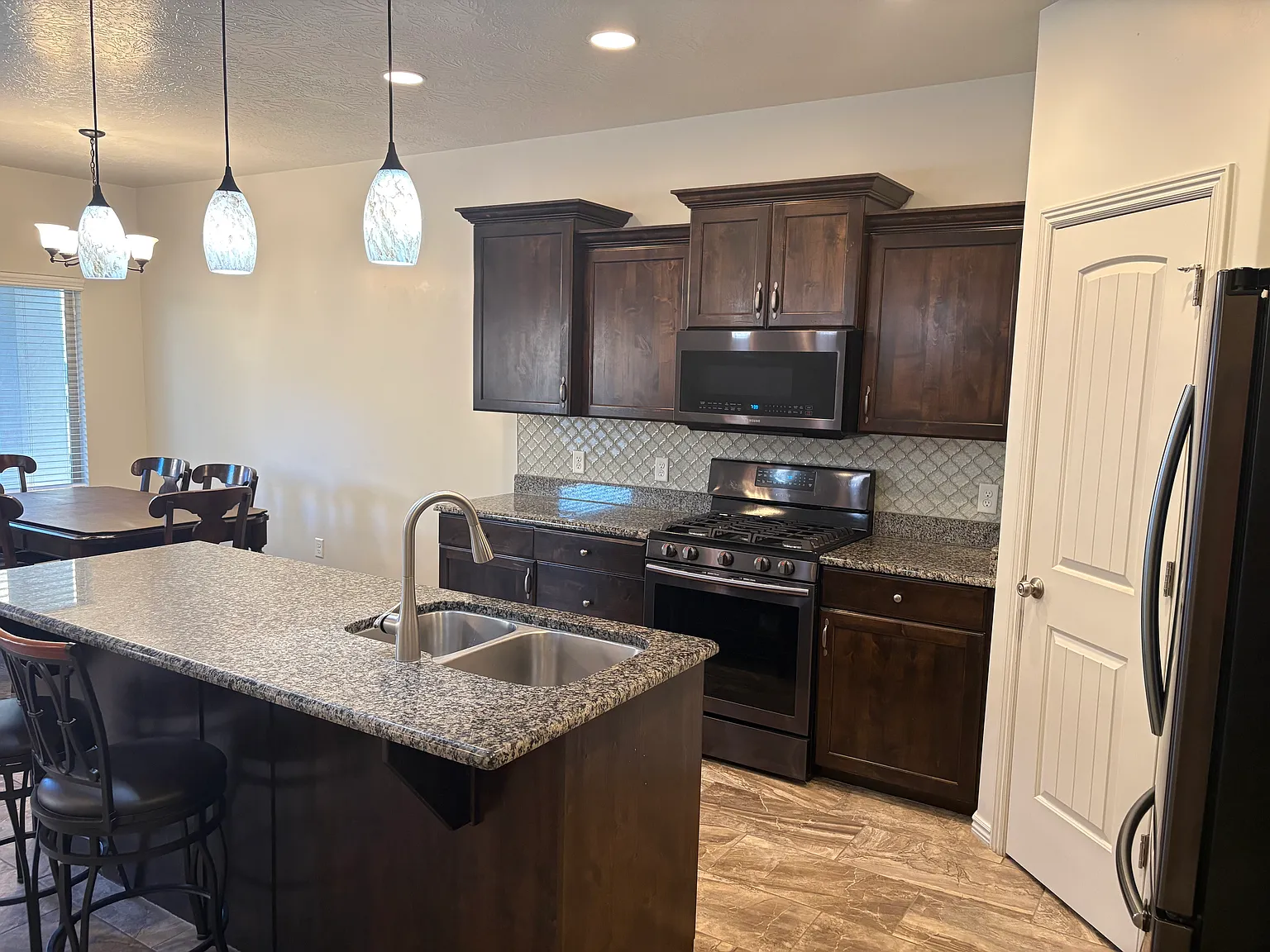 3 bed, 1867 sqft, $2,600 — Photo 3