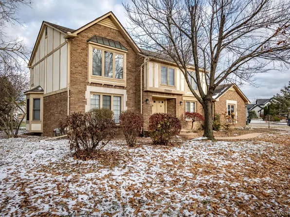 29902 Wertham Ct, Farmington Hills, MI 48331