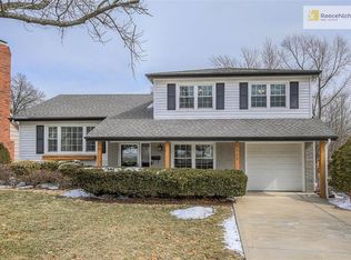 8909 Grandview Dr, Overland Park, KS 66212
