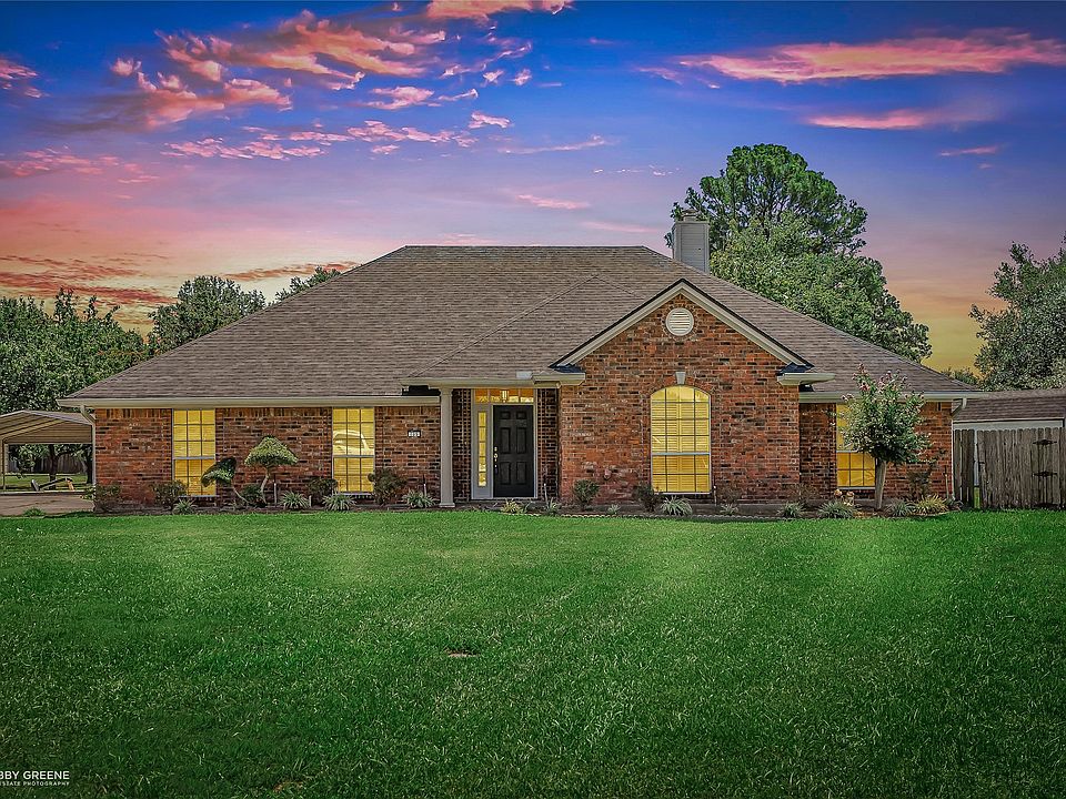 1st image of 105 Pinehurst Pl #1