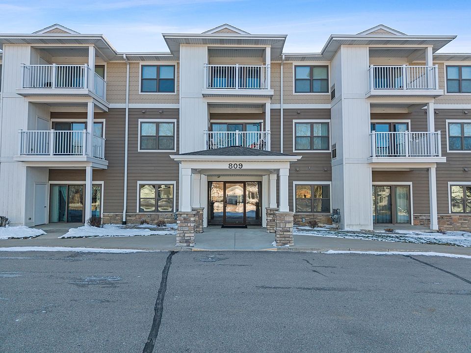 1st image of 809 7th Ave N APT 106