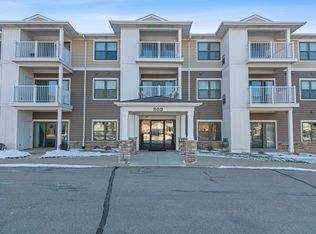 809 7th Ave N APT 106, Clear Lake, IA 50428