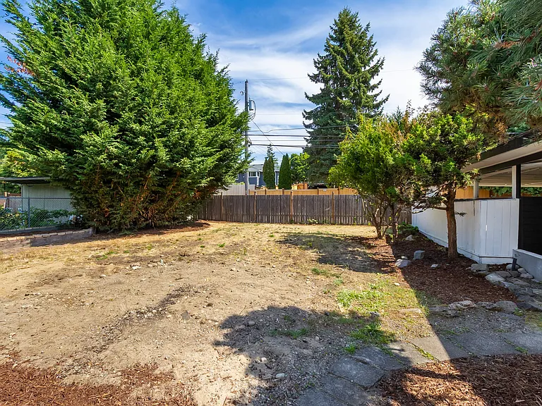 2125 N Highland St — Photo 38