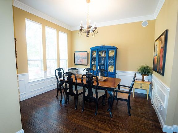 3rd image of 6813 Ravenwood Dr