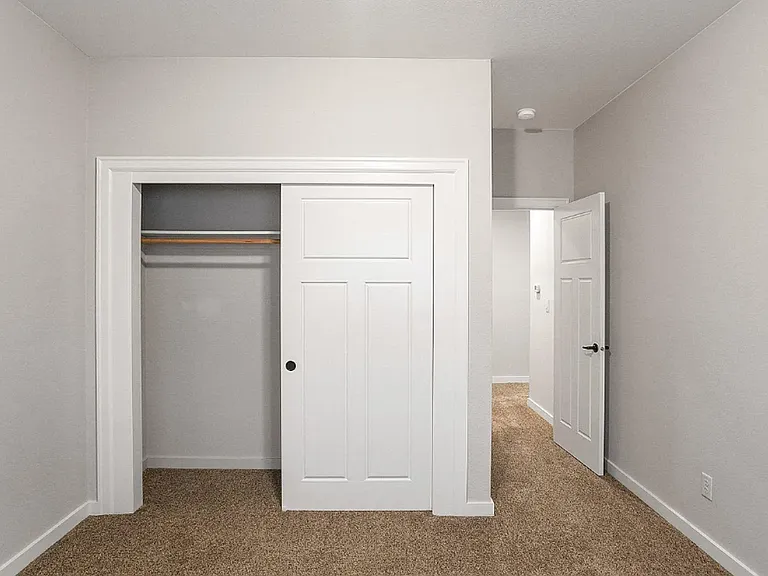 384 Market St NE — Photo 31