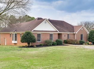 1001 Douglas Bend Rd, Gallatin, TN 37066