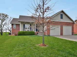 1012 Country Ln, Newton, KS 67114