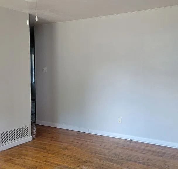 615 W Avenue A — Photo 3