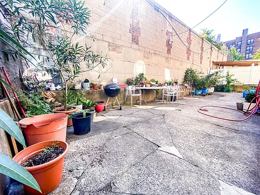 Rented by Voro New York | media 33