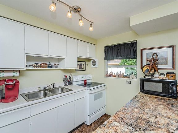 4th image of 1925 Knollwood Dr