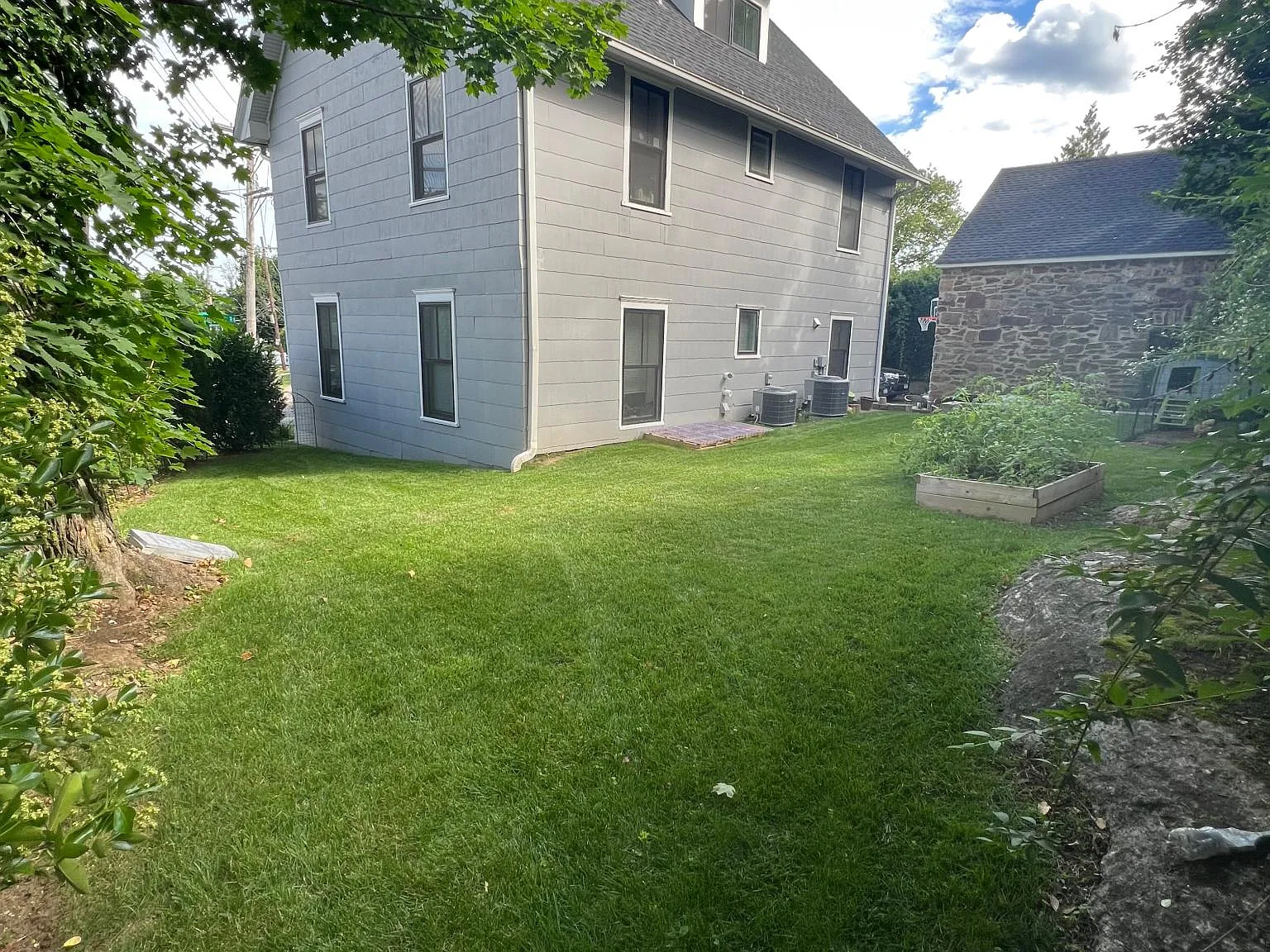 12 Plymouth Rd — Photo 2