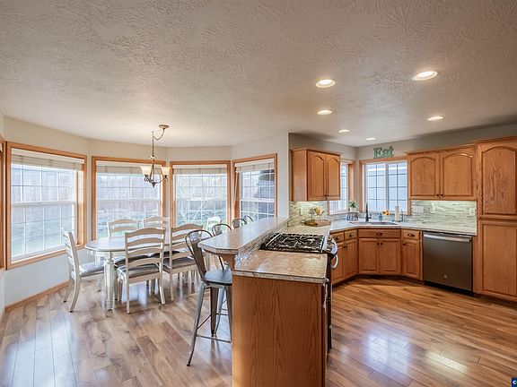 4th image of 780 Mountain River Dr
