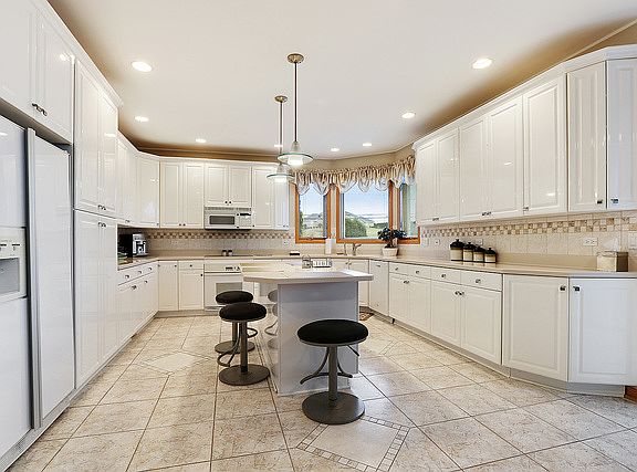 5th image of 10801 W 142nd St