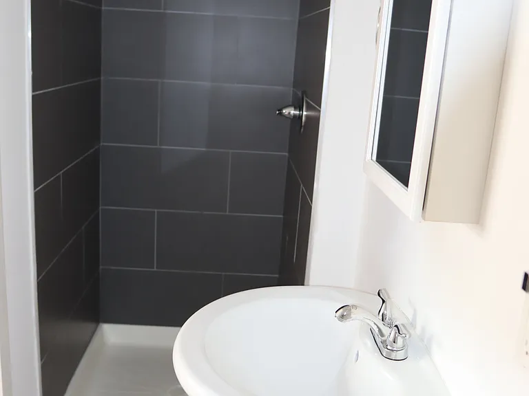 1503 W Seybert St #B — Photo 9