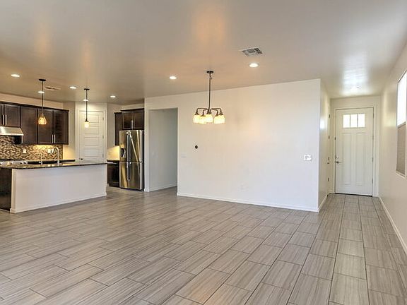 4th image of 894 W Calle Sauce Blanco