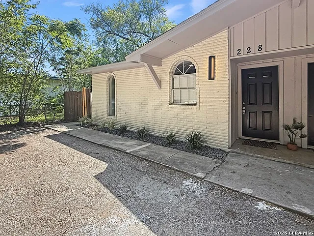 2 bed, 2.0 bath, 1234 sqft, $1,500 — Photo 2