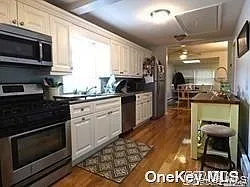 2 bed, 2.0 bath, 900 sqft, $3,000 — Photo 3
