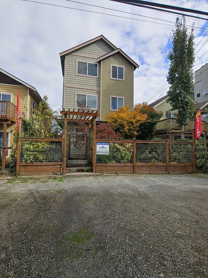3304 Claremont Ave S — Photo 1