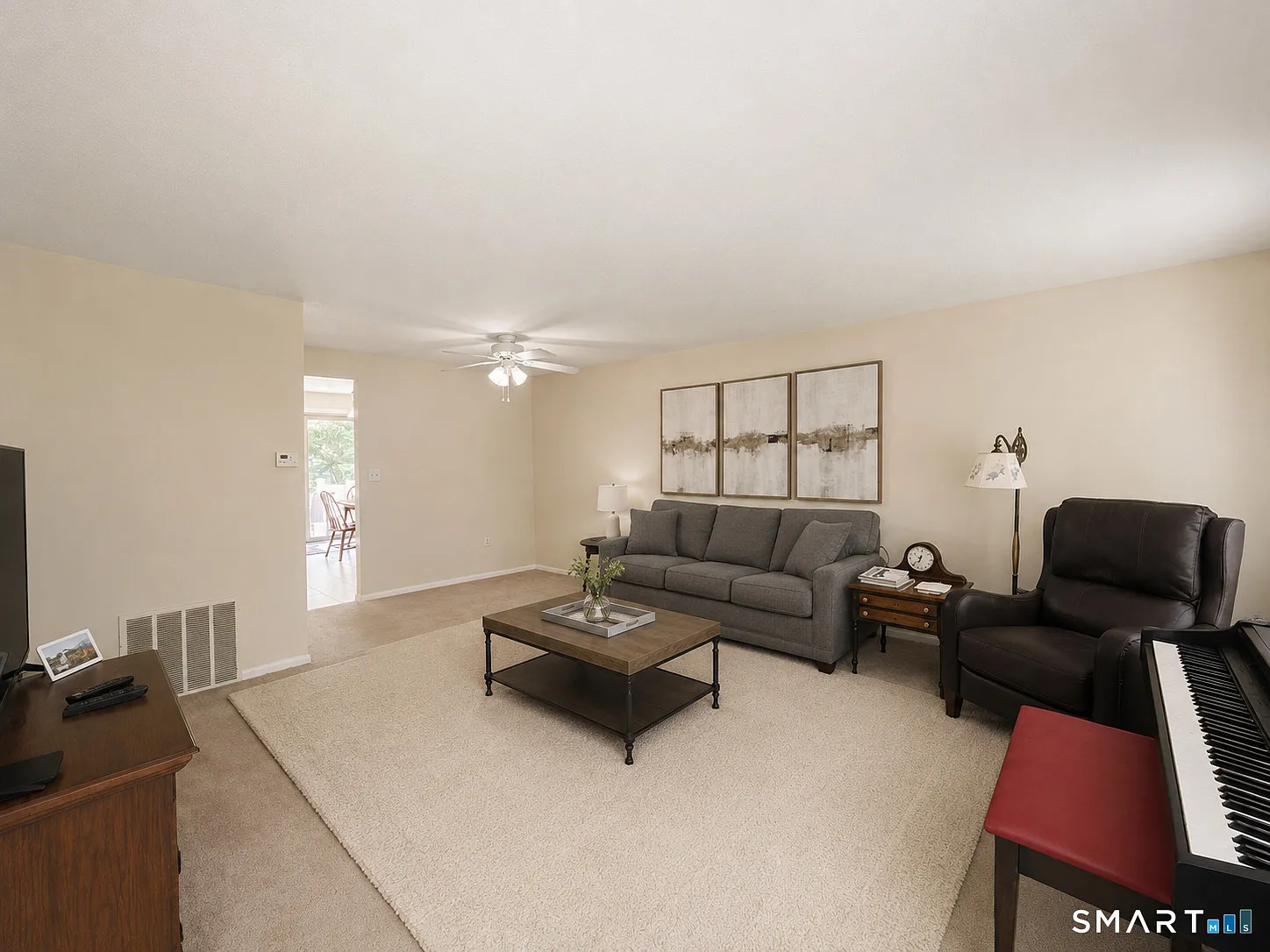 3 bed, 1.5 bath, 1370 sqft, $2,800 — Photo 2