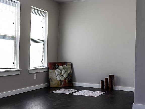 4th image of 4801 Avenue H #B