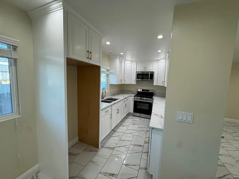 628 Empire Ave #628 — Photo 4