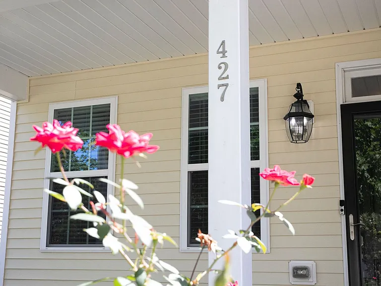 427 Stapleford Ln — Photo 2