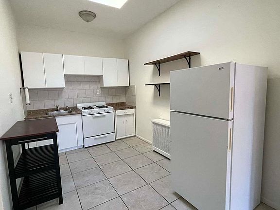 4th image of 622 Manhattan Ave #2F