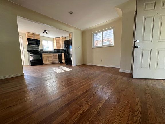 Living rm opens up to kitchen
