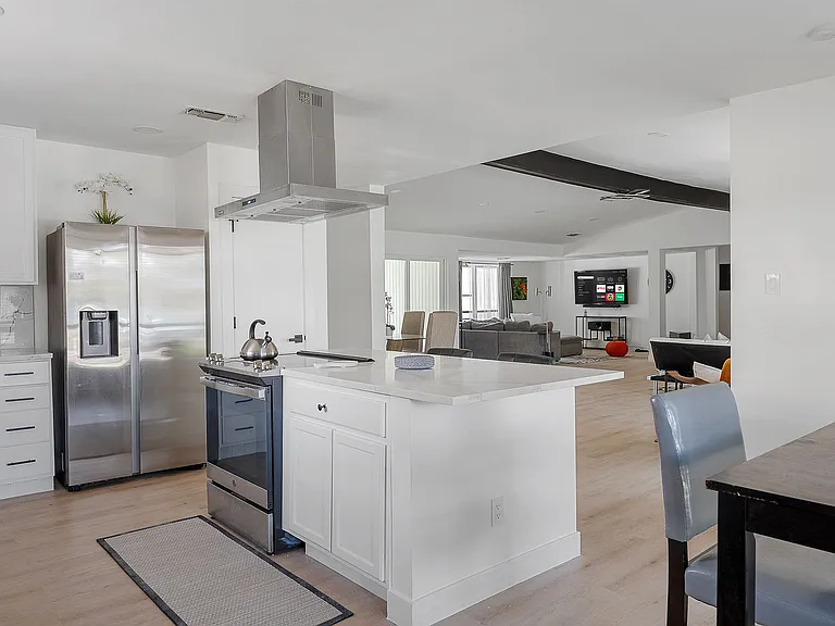2521 Delmar Dr — Photo 21
