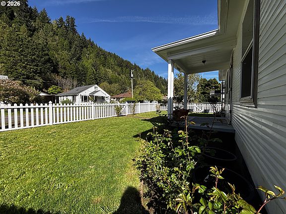 4th image of 46788 Sunset Ave