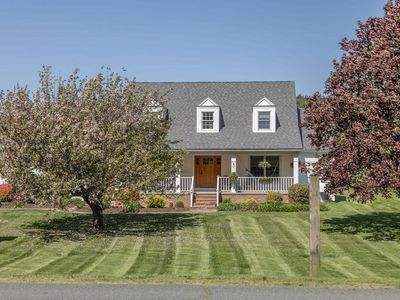 105 Falls Rd, Sunderland, MA, 01375