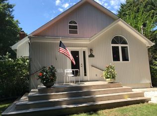 15 E Gate Rd, Wainscott, NY 11975